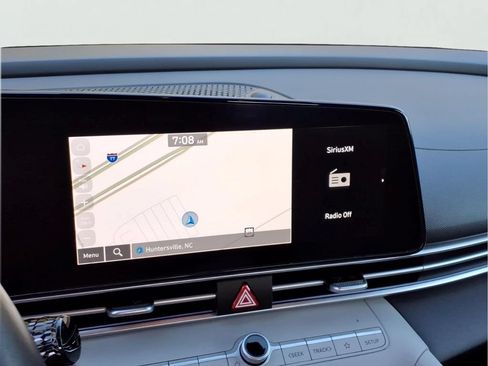 Used 2025 Hyundai Elantra Limited FWD image 4
