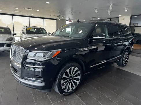 Used 2022 Lincoln Navigator L Reserve AWD/4WD image 2