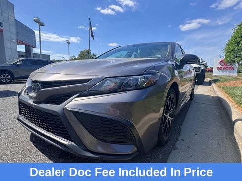 Used 2023 Toyota Camry SE image 1