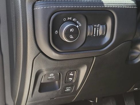 Used 2025 RAM 1500 Limited AWD/4WD image 23