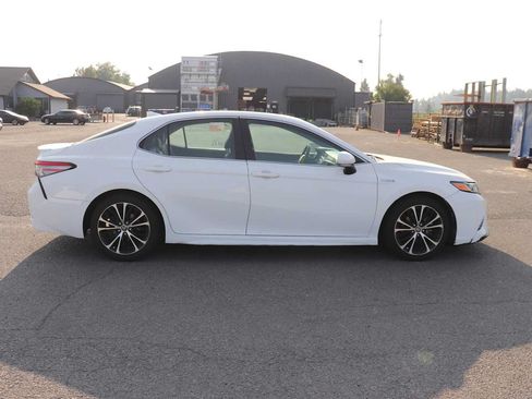 Used 2018 Toyota Camry SE w/ Audio Package FWD image 4