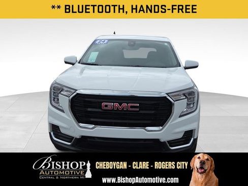 Used 2024 GMC Terrain SLE w/ LPO, Floor Liner Package FWD image 10