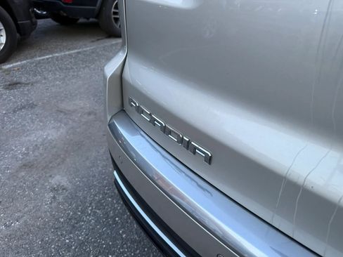 Used 2016 GMC Acadia SLT w/ Open Road Package FWD image 8