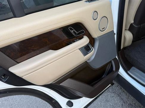 Used 2019 Land Rover Range Rover HSE image 18