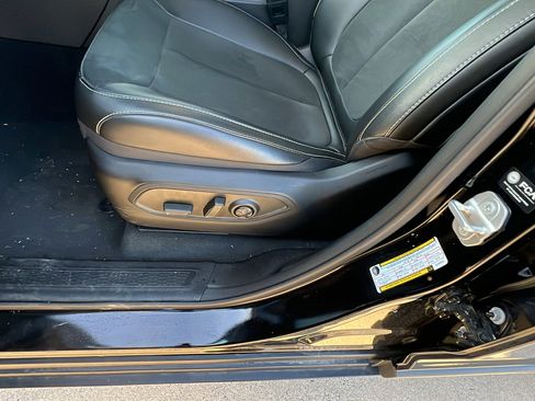 Used 2025 Jeep Grand Cherokee Altitude image 17