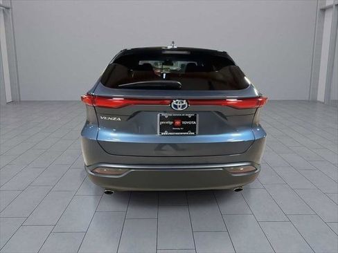 Certified 2023 Toyota Venza LE image 7