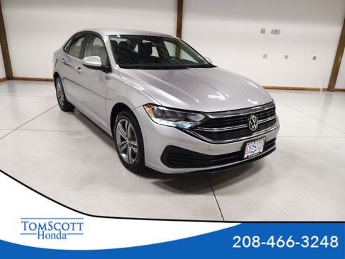 Used 2024 Volkswagen Jetta SE FWD image 1