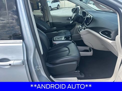 Used 2024 Chrysler Pacifica Touring-L FWD image 15