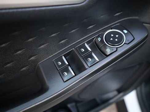 Used 2020 Ford Escape SE image 10