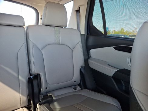 Used 2025 Honda Pilot EX-L image 16