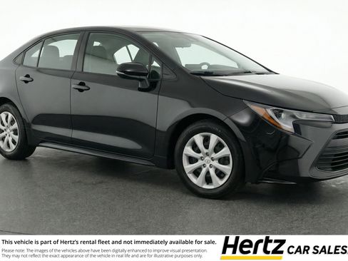 Used 2025 Toyota Corolla LE image 1