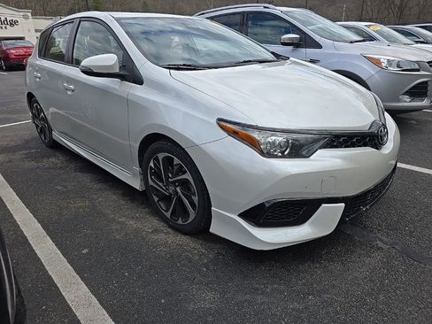 Used 2017 Toyota Corolla iM image 5