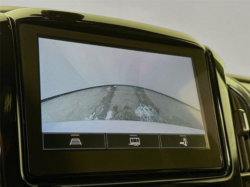 Used 2023 Chevrolet Traverse LT image 13