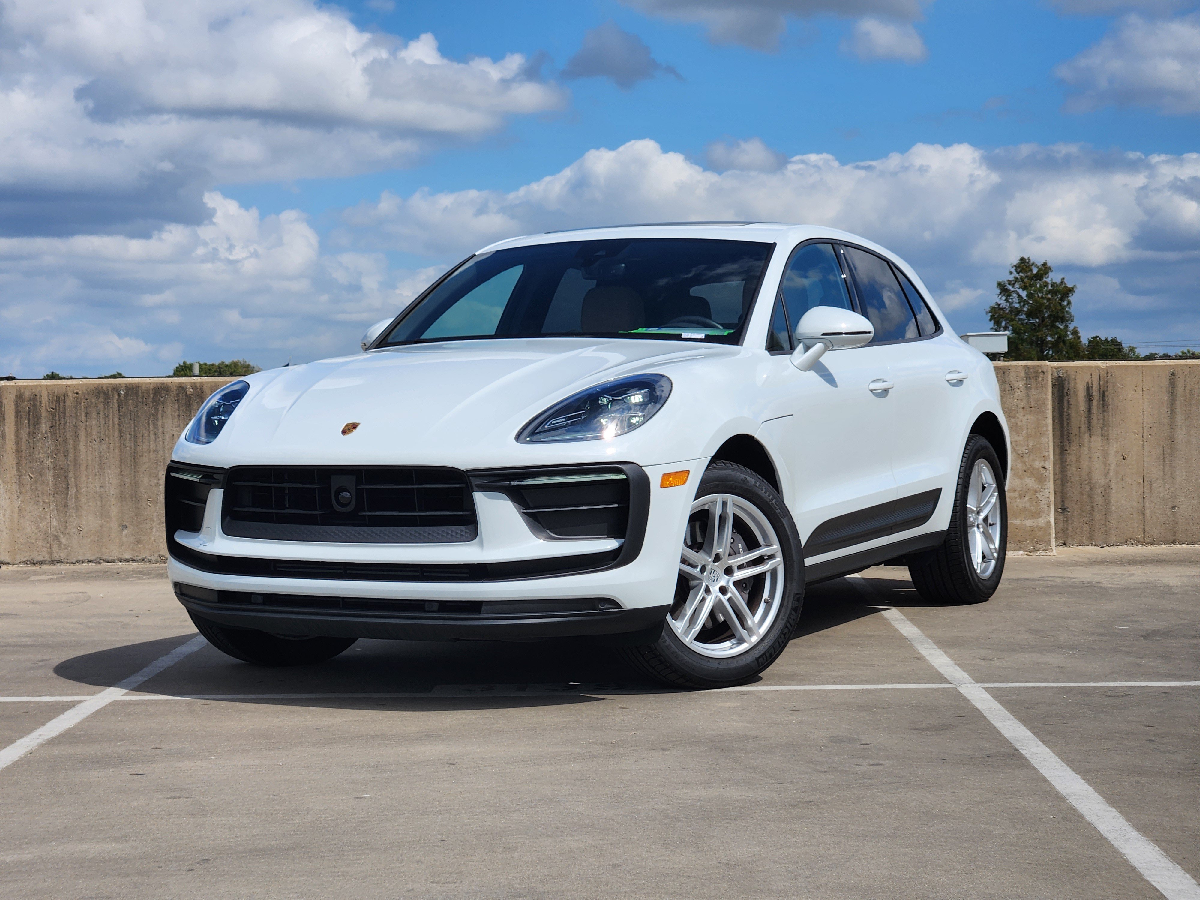 Certified 2026 Porsche Macan AWD/4WD image 1