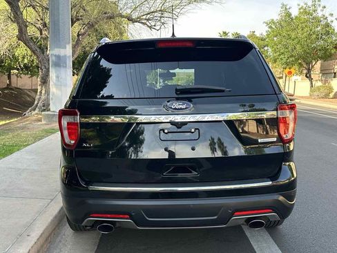 Used 2018 Ford Explorer XLT w/ Equipment Group 201A image 7