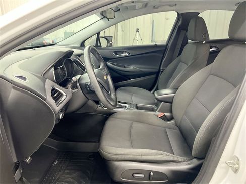 Used 2019 Chevrolet Cruze LT image 19