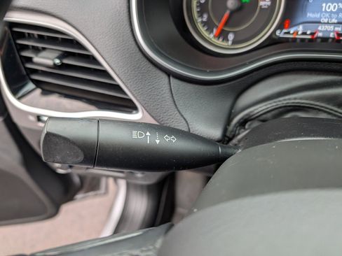 Used 2020 Jeep Cherokee Limited image 34