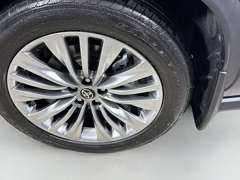 Used 2026 Toyota Highlander Platinum AWD/4WD image 32