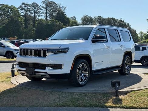 Used 2024 Jeep Wagoneer Series II w/ Flexible Seating Group image 3