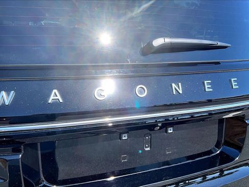 Used 2025 Jeep Wagoneer Series III w/ Premium Group I AWD/4WD image 30