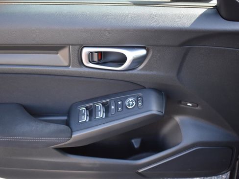 Used 2023 Honda Civic Sport image 18