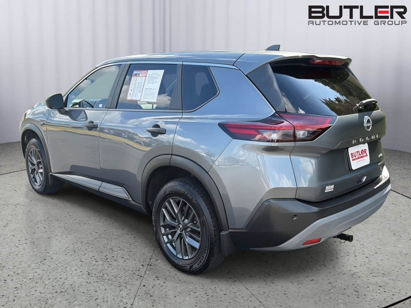 Used 2023 Nissan Rogue S AWD/4WD image 4
