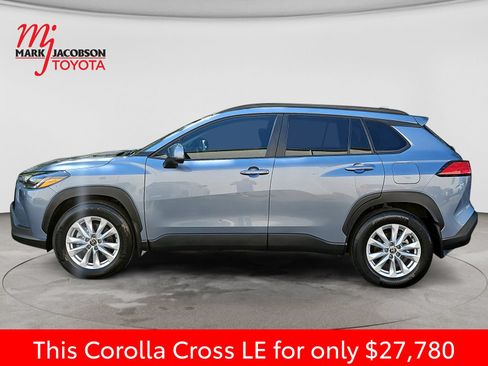 Used 2024 Toyota Corolla Cross LE w/ Moonroof Package AWD/4WD image 15