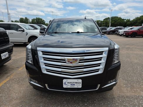 Used 2017 Cadillac Escalade Platinum AWD/4WD image 12
