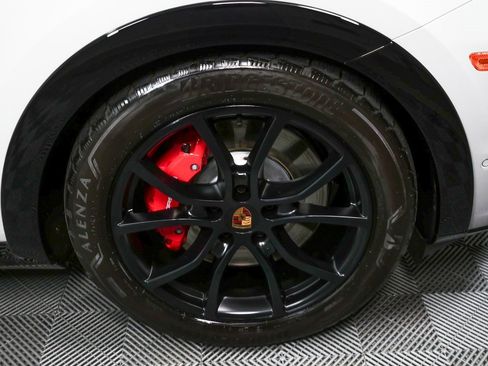 Certified 2025 Porsche Cayenne GTS image 40