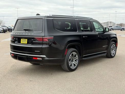 Used 2024 Jeep Wagoneer L Series II image 8