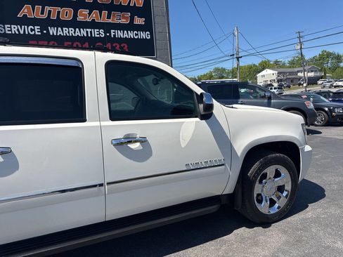 Used 2012 Chevrolet Avalanche LTZ AWD/4WD image 11