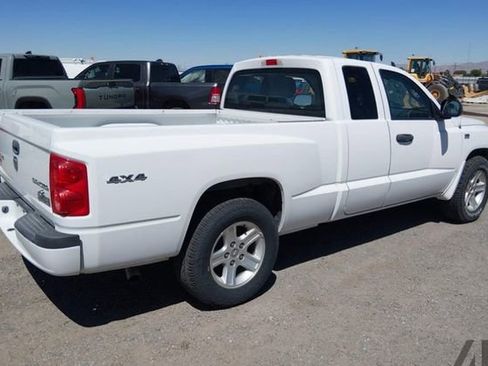 Used 2011 Dodge Dakota Big Horn w/ Skid Plate Group AWD/4WD image 4