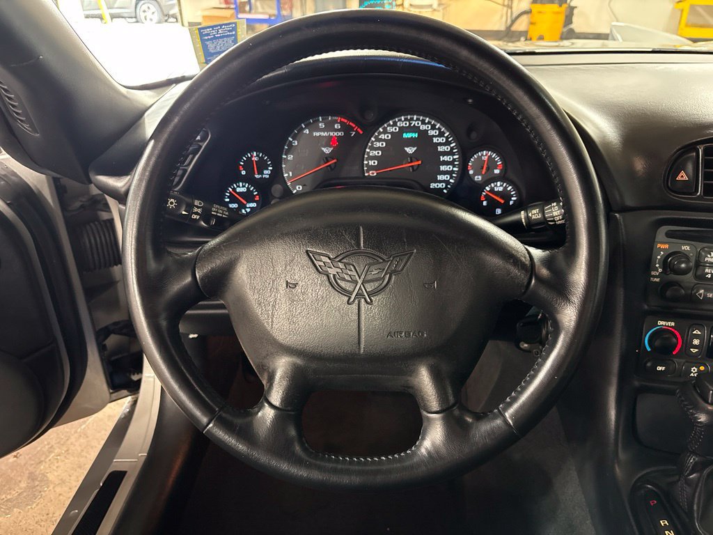 Used 2004 Chevrolet Corvette Convertible w/ Preferred Equipment Group RWD image 21
