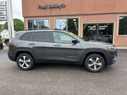 Used 2022 Jeep Cherokee Limited AWD/4WD image 30