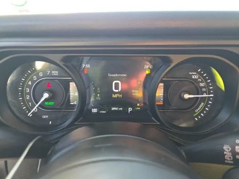 Used 2024 Jeep Wrangler Unlimited w/ Convenience Group AWD/4WD image 8