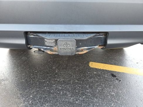 Used 2023 Toyota Highlander XLE AWD/4WD image 28