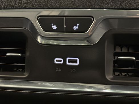 Used 2024 Chevrolet Silverado 1500 LTZ AWD/4WD image 37