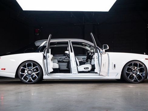 Used 2022 Rolls-Royce Phantom Sedan w/ The Phantom Package RWD image 13