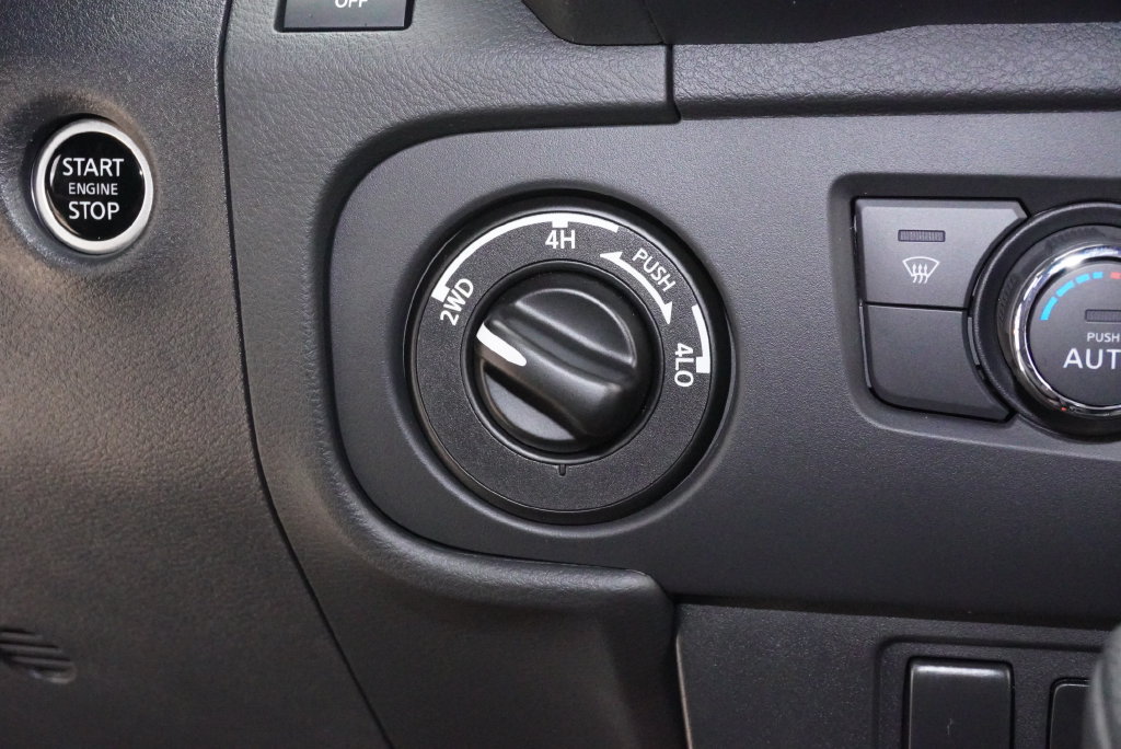 Used 2025 Nissan Frontier PRO-4X AWD/4WD image 16