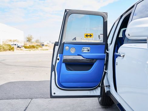 Used 2023 Rolls-Royce Cullinan Black Badge w/ Driver's Package image 23