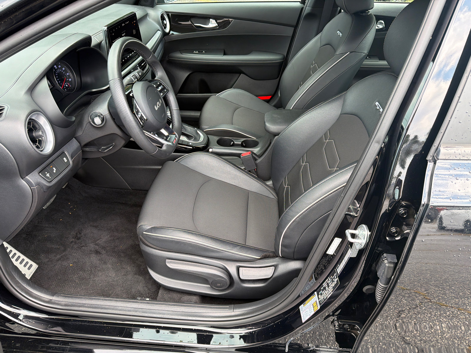 Used 2023 Kia Forte GT-Line FWD image 3