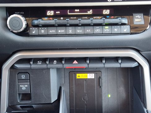 Used 2024 Toyota Sequoia Limited image 21