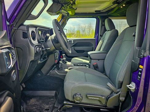Certified 2026 Jeep Wrangler Sport AWD/4WD image 11