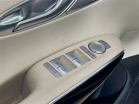 Used 2022 Genesis GV70 2.5T image 16