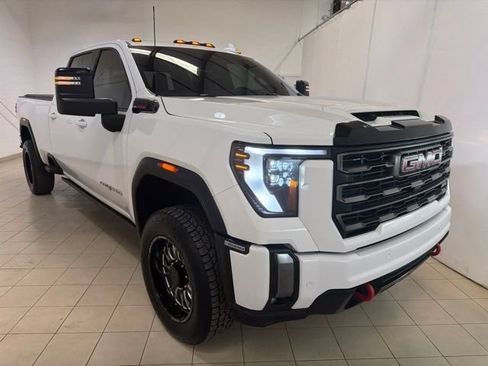 Used 2024 GMC Sierra 3500 AT4 w/ AT4 Premium Plus Package AWD/4WD image 8