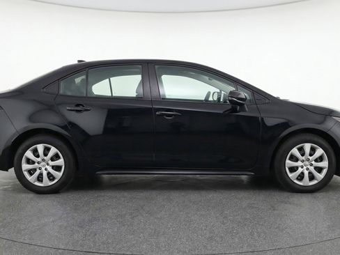 Used 2025 Toyota Corolla LE FWD image 11