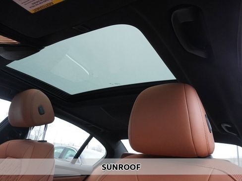 Used 2023 BMW 540i xDrive w/ Premium Package image 4