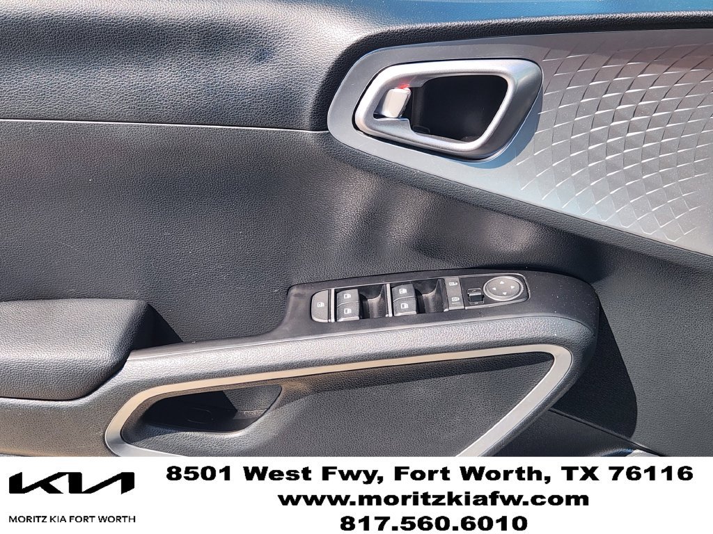 Used 2025 Kia Soul LX w/ LX Technology Package FWD image 26