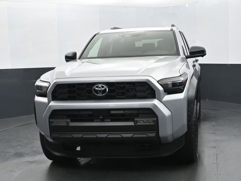 Used 2025 Toyota 4Runner TRD Off-Road Premium AWD/4WD image 8