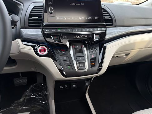 Certified 2026 Honda Odyssey Elite image 16